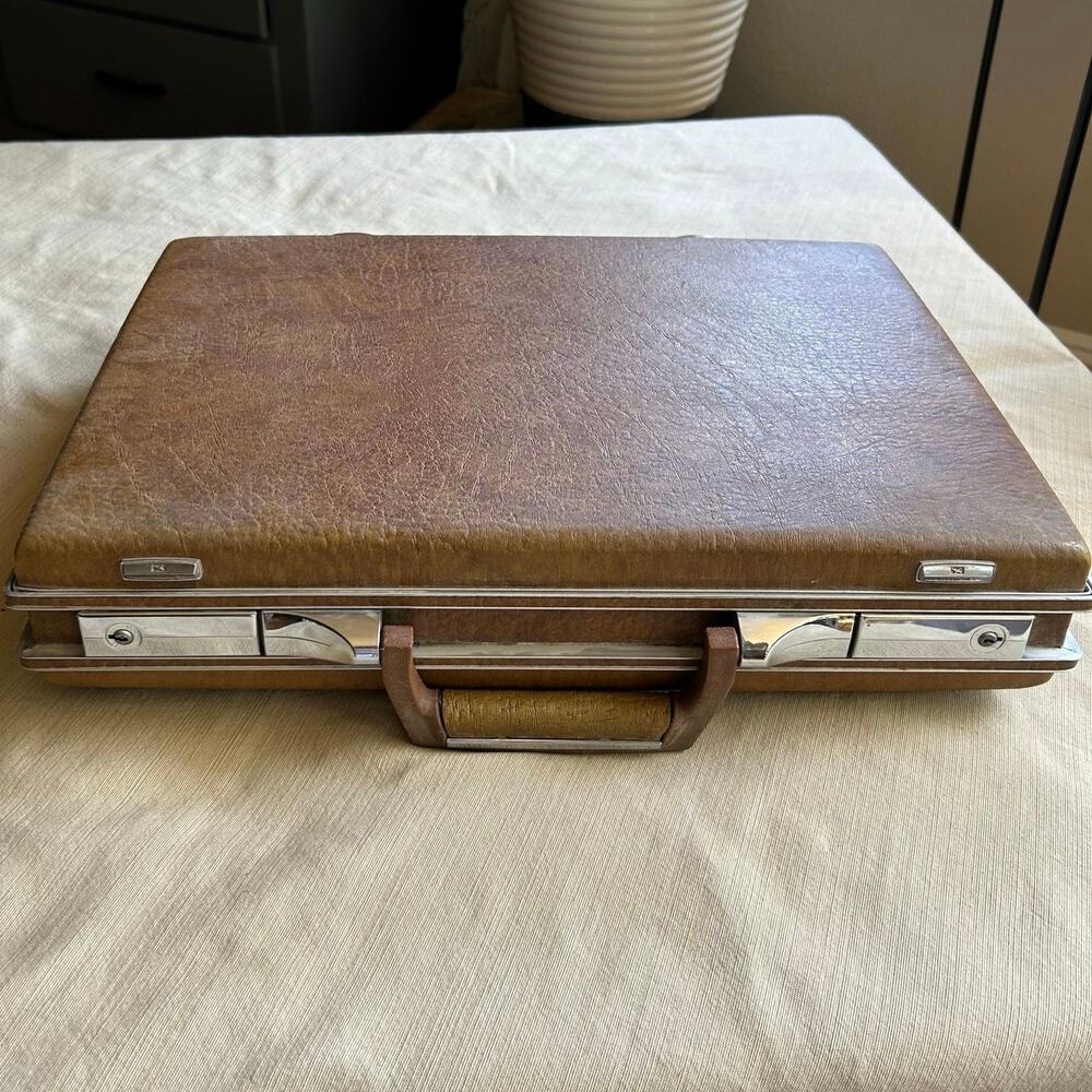 Vintage Brown Leather Airway Footed Briefcase (No Key)